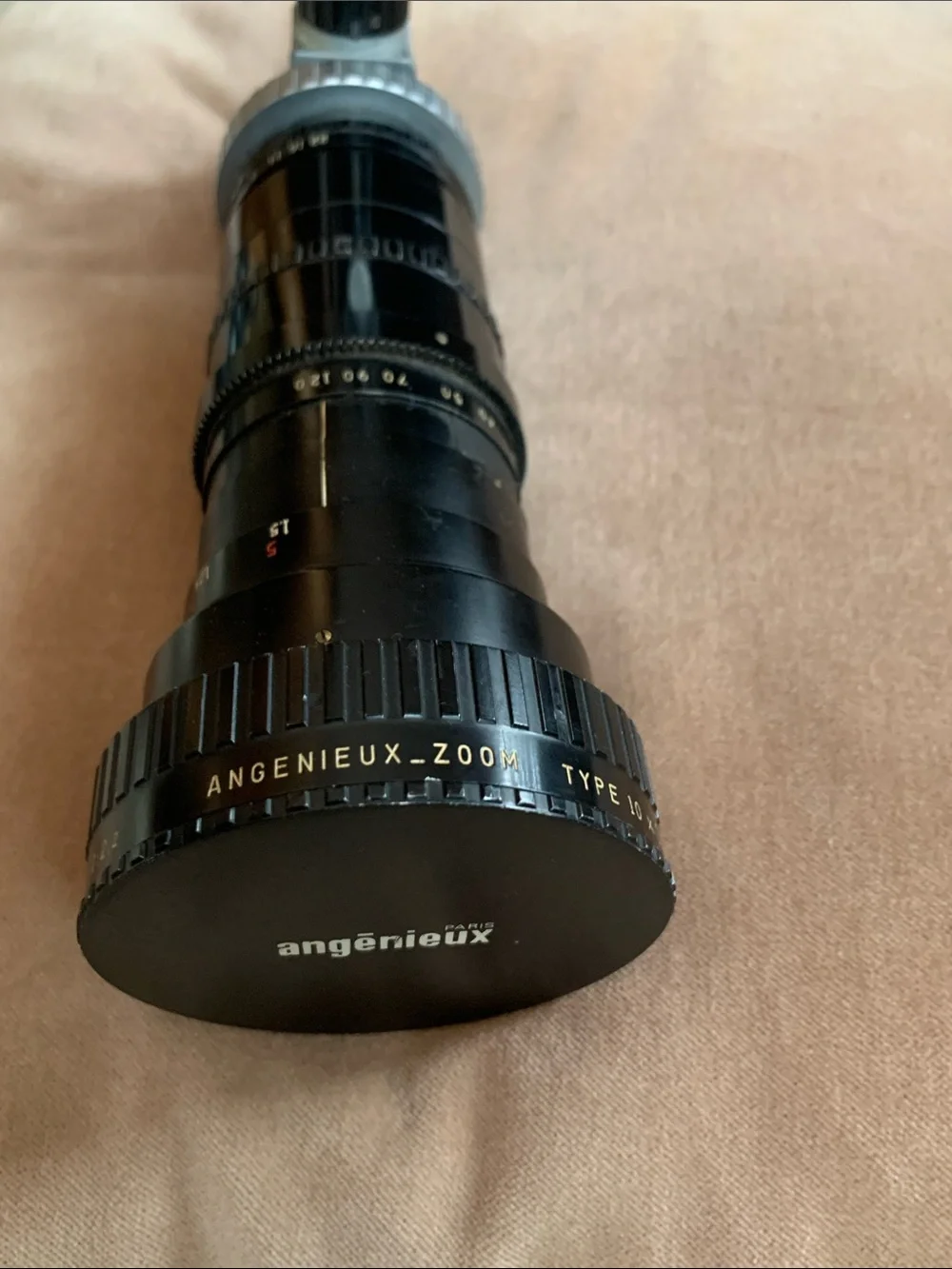 Black Zoom Lens Type 10.5 — Professional Camera Lens